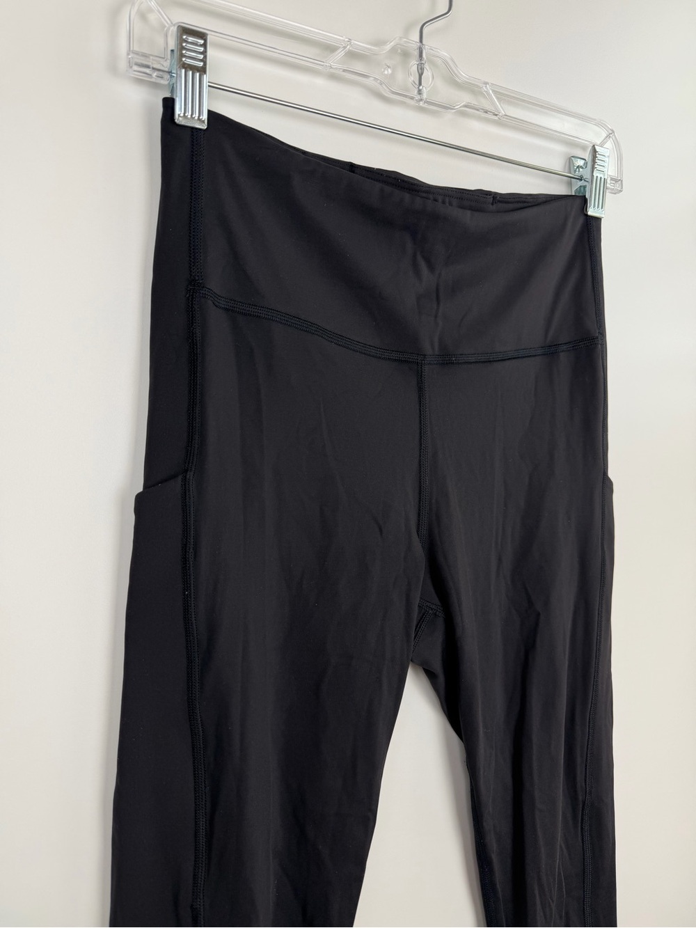 Athleta Ultimate Stash Pocket Capri Leggings in Black Size Small - Picture 3 of 10
